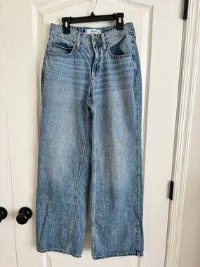 Hollister Curvy Mid-Rise Baggy Jeans